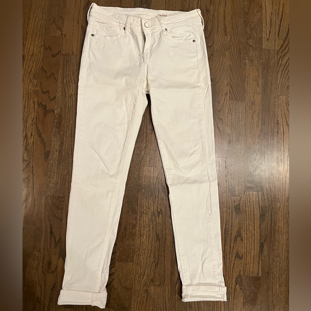 White skinny jeans